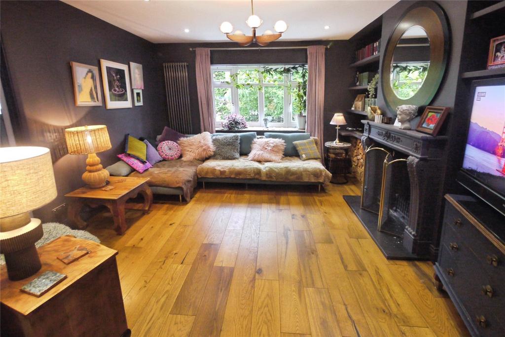 Lounge/Dining Room