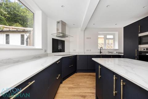 undefined, Elvin Crescent, Brighton BN2
