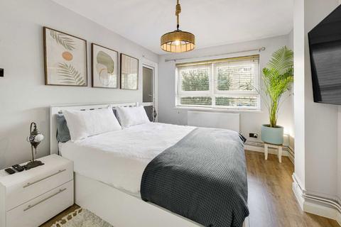 3 bedroom flat for sale, Clem Attlee Court, London SW6