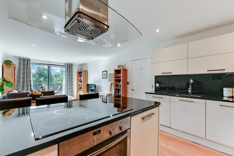 2 bedroom flat for sale, Chapter Way, London SW19