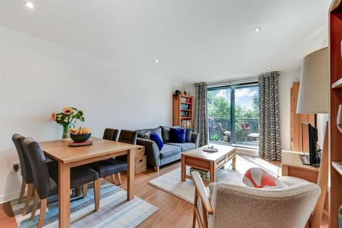 2 bedroom flat for sale, Chapter Way, London SW19