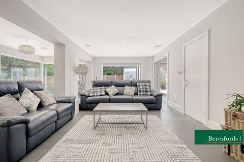 4 bedroom detached house for sale, Hillwood Close, Hutton, CM13