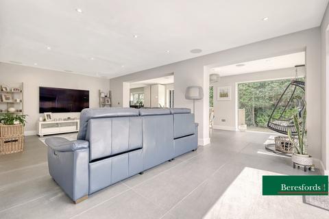 4 bedroom detached house for sale, Hillwood Close, Hutton, CM13