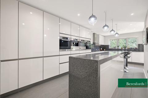 4 bedroom detached house for sale, Hillwood Close, Hutton Mount, CM13