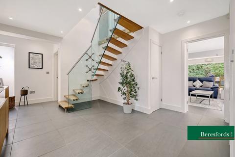 4 bedroom detached house for sale, Hillwood Close, Hutton Mount, CM13