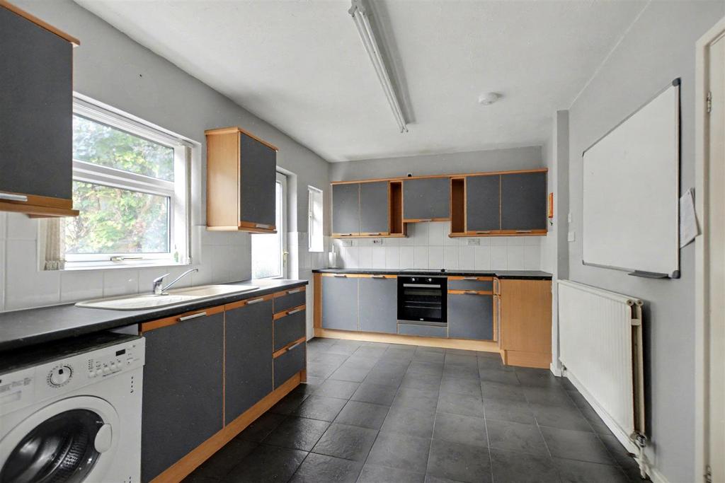 Kitchen 1.jpeg