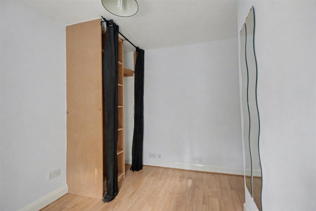 Bedroom 1 3.jpeg