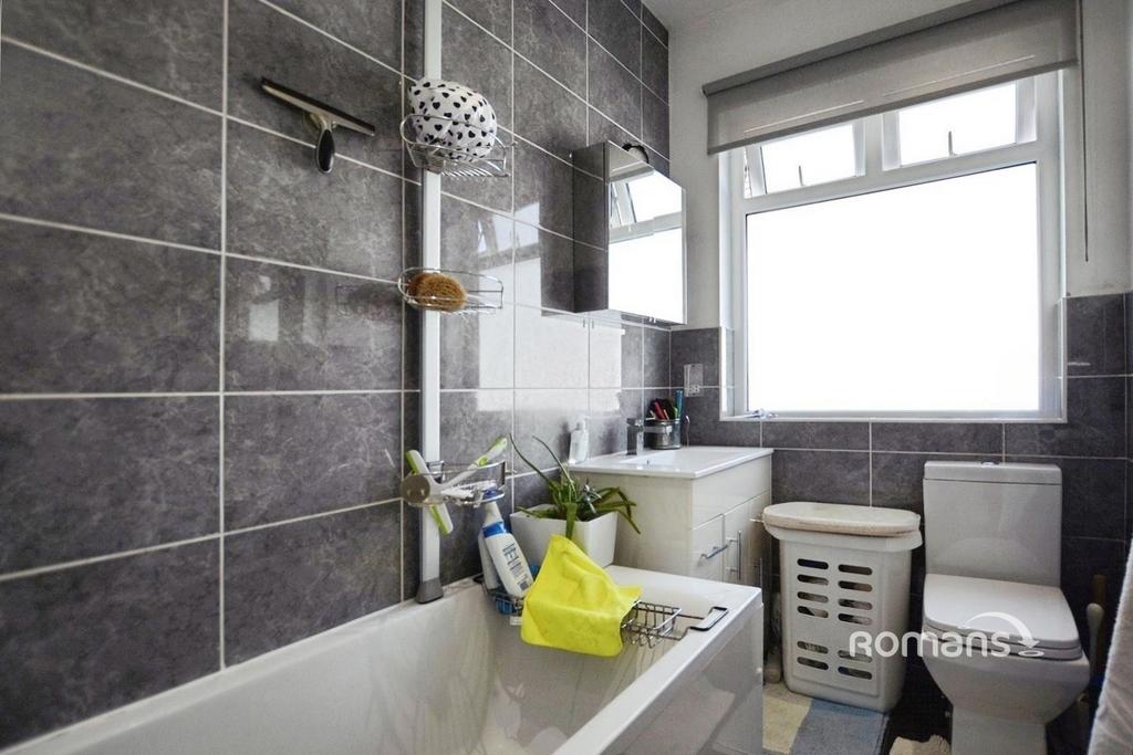House in Uxbridge - More