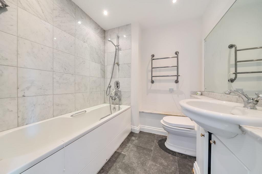 En-Suite Bathroom