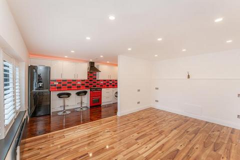 1 bedroom flat to rent, Caroe Court, Edmonton, N9