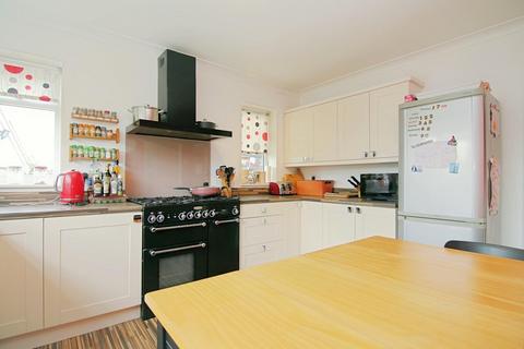 3 bedroom semi-detached house for sale, Hillfoot Drive, Pudsey
