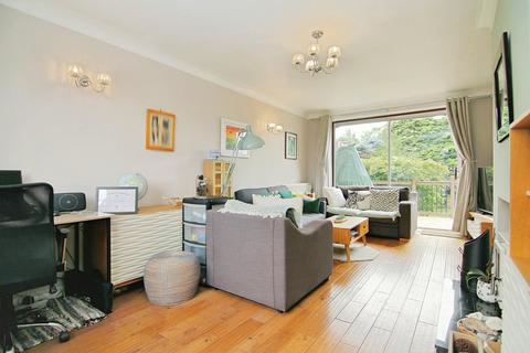3 bedroom semi-detached house for sale, Hillfoot Drive, Pudsey