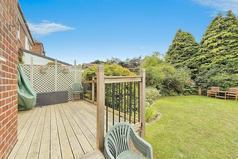 3 bedroom semi-detached house for sale, Hillfoot Drive, Pudsey