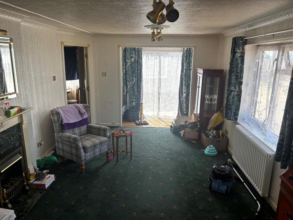 LIVING ROOM.jpg