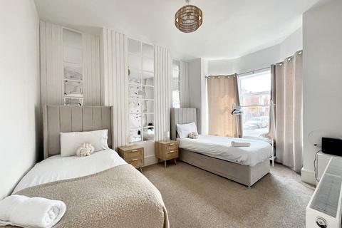 Trafford Road, Eccles, M30