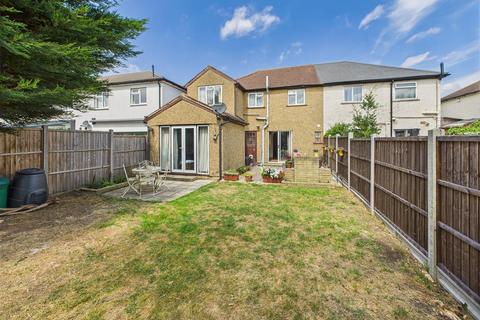 4 bedroom semi-detached house for sale, Second Avenue, Walton-On-Thames