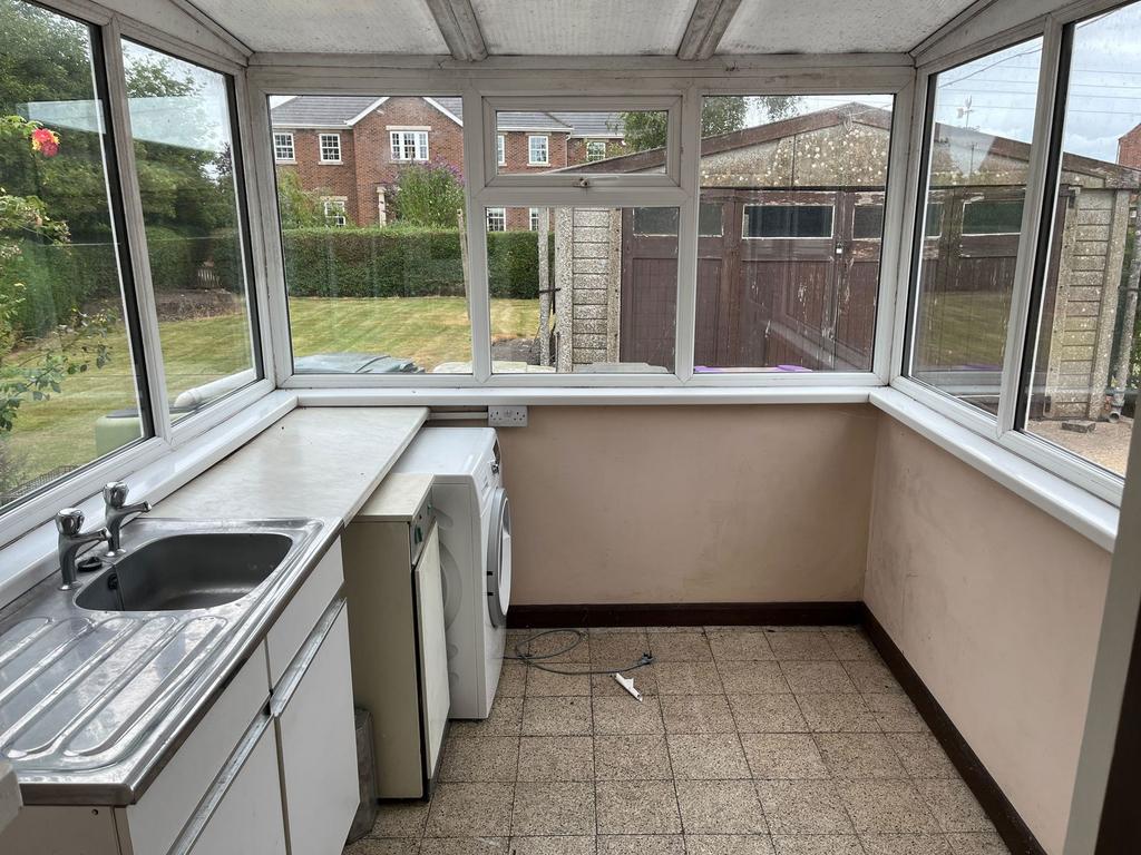 Vicarage Lane, Skegness PE24 3 bed detached bungalow for sale - £180,000