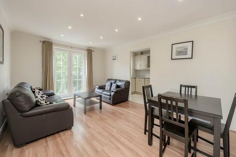 2 bedroom flat to rent, Shillingford Close, London NW7