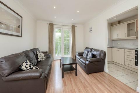 2 bedroom flat to rent, Shillingford Close, London NW7