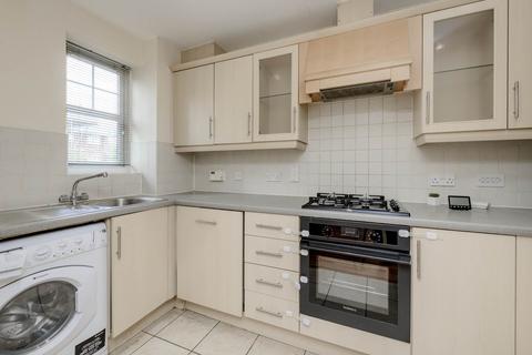 2 bedroom flat to rent, Shillingford Close, London NW7