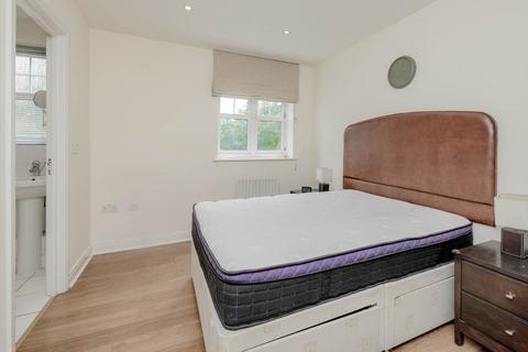 2 bedroom flat to rent, Shillingford Close, London NW7