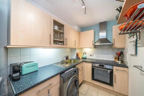 2 bedroom flat for sale, New Park Road, London SW2