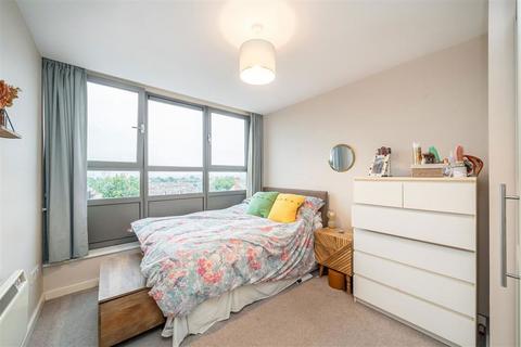 2 bedroom flat for sale, New Park Road, London SW2