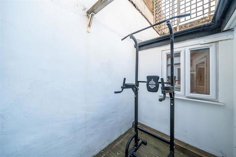 1 bedroom flat for sale, Clapham Park Road, London SW4