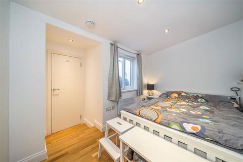 1 bedroom flat for sale, Clapham Park Road, London SW4