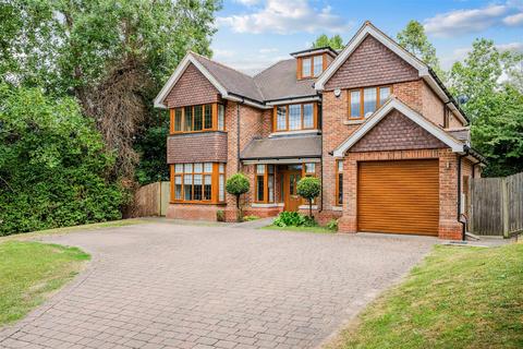 7 High Oaks Close, Coulsdon, CR5 3EZ