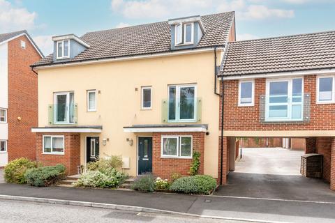 4 bedroom link detached house for sale