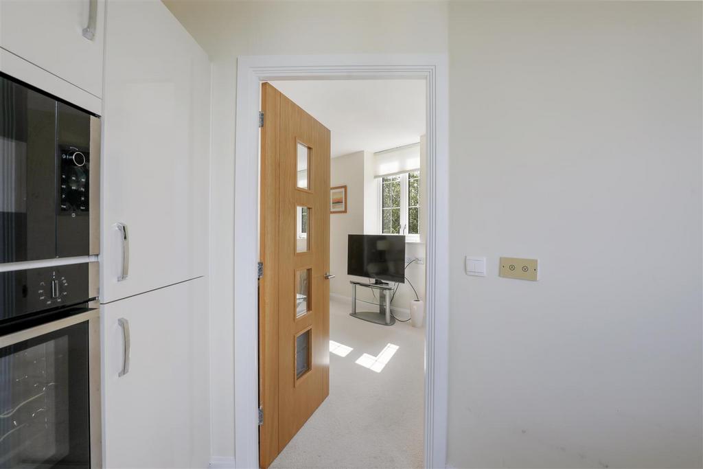 02-4278 CT MCSR Flat 58 Watson Place 13 (1).JPG