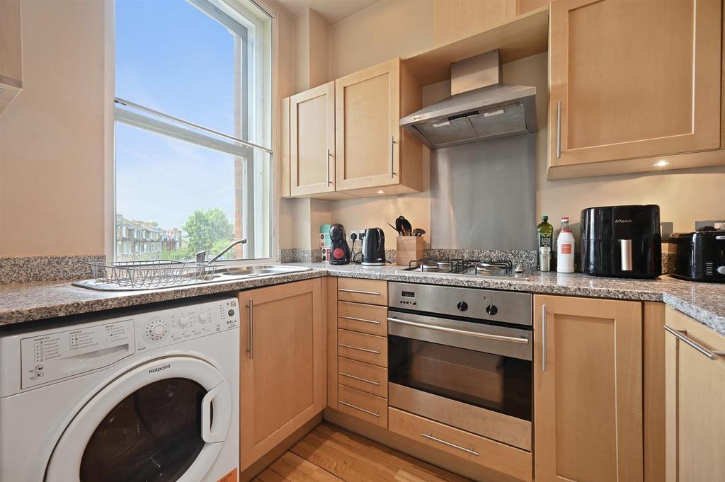 RCLR- flat 3, 310 finchley road- kitchen 3 (1).jpg