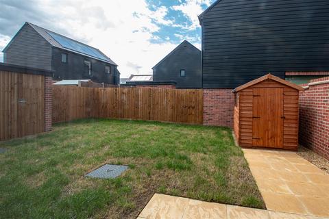 undefined, Eredine Crescent, Milton Keynes MK5