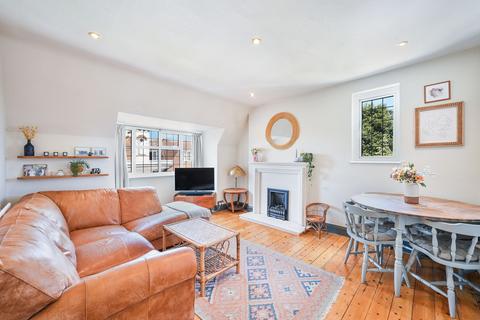 Flat 5, Raleigh House Watts Road, Thames Ditton, KT7 0DB