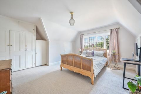 Flat 5, Raleigh House Watts Road, Thames Ditton, KT7 0DB