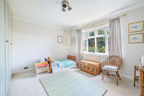 Flat 5, Raleigh House Watts Road, Thames Ditton, KT7 0DB