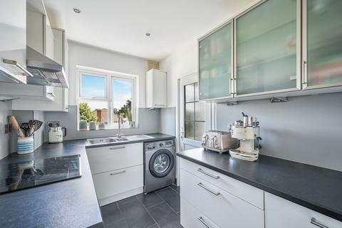 Flat 5, Raleigh House Watts Road, Thames Ditton, KT7 0DB