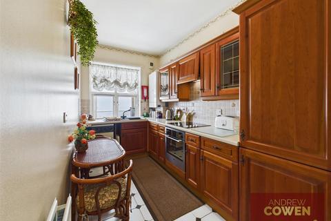 2 bedroom flat for sale, Esplanade, Scarborough YO11