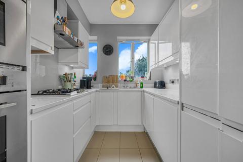 3 bedroom flat for sale, Aubert Court, Avenell Road, Highbury, London
