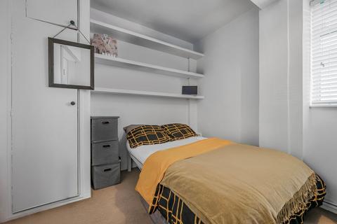 3 bedroom flat for sale, Aubert Court, Avenell Road, Highbury, London