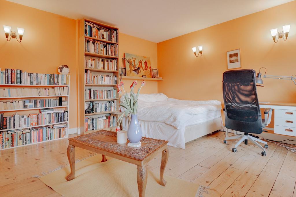 Principal bedroom