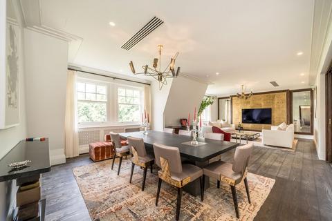 3 bedroom flat for sale, South Street, London W1K