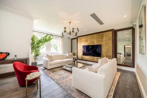 3 bedroom flat for sale, South Street, London W1K