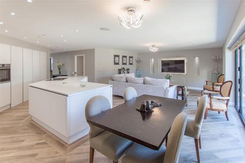 3 bedroom detached bungalow for sale, Peartree Lane, Doddinghurst, Brentwood