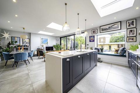 29 Mill Road, Twickenham, TW2 5HA
