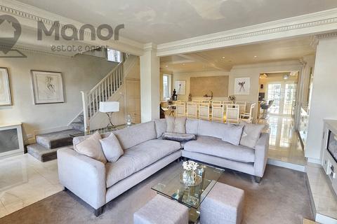 4 bedroom semi-detached house for sale, Eastern Avenue, Ilford, IG4 5AB