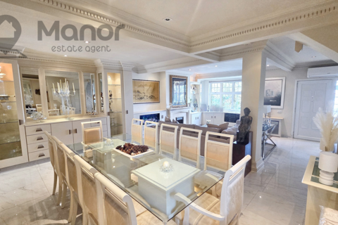 4 bedroom semi-detached house for sale, Eastern Avenue, Ilford, IG4 5AB
