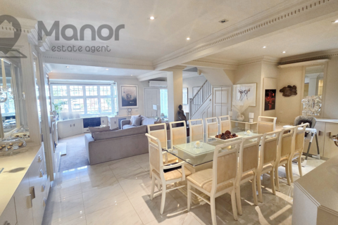 4 bedroom semi-detached house for sale, Eastern Avenue, Ilford, IG4 5AB