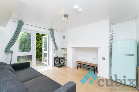 1 bedroom ground floor flat to rent, Kender Street, London SE14
